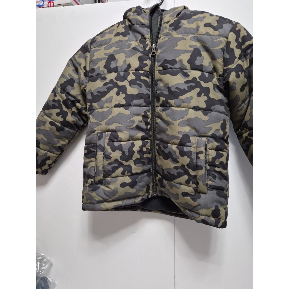 Child Size Winter Camoflauge Jacket BASS AND PRO 2020 RN # 74747 Size Medium